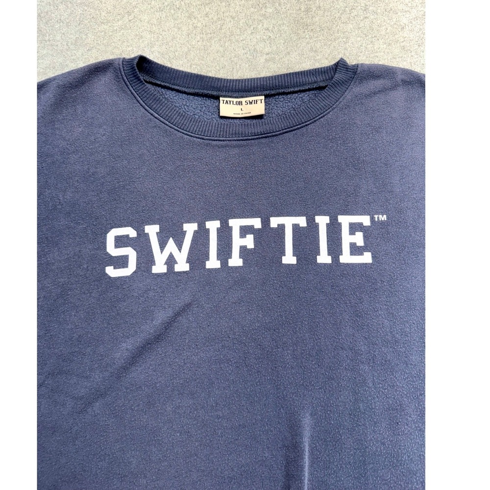 Taylor Swift Official SWIFTIE Cropped Sweatshirt Large Blue Gray Crewneck Comfy - Picture 4 of 8